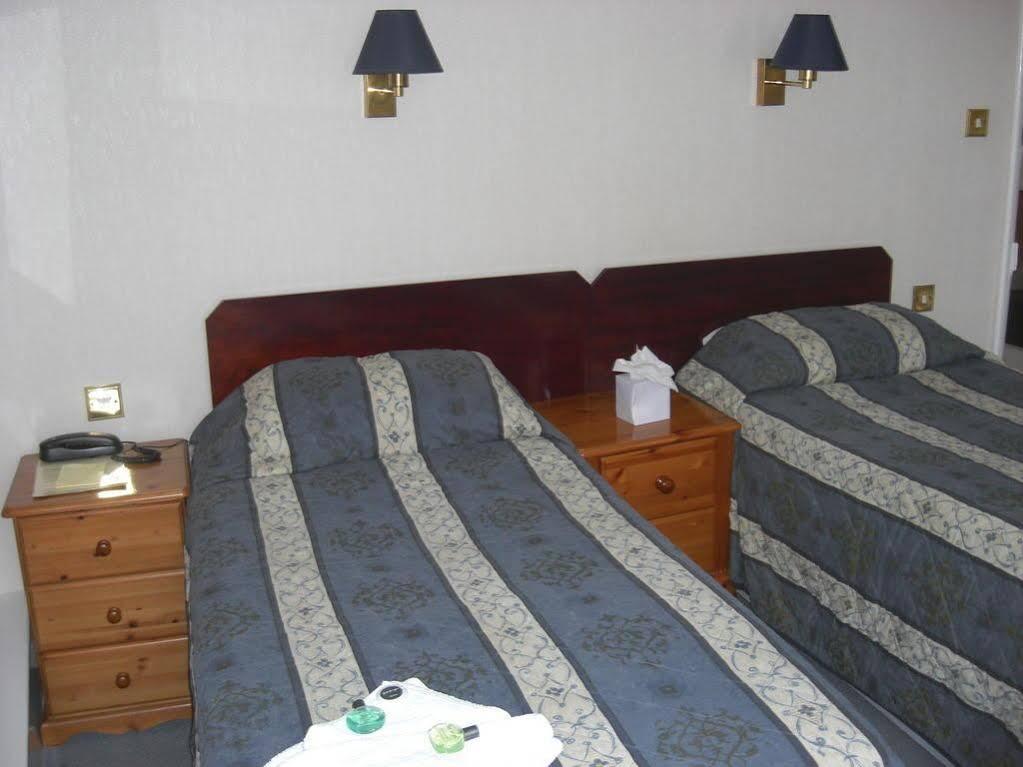 Yelf'S Hotel Райд Экстерьер фото